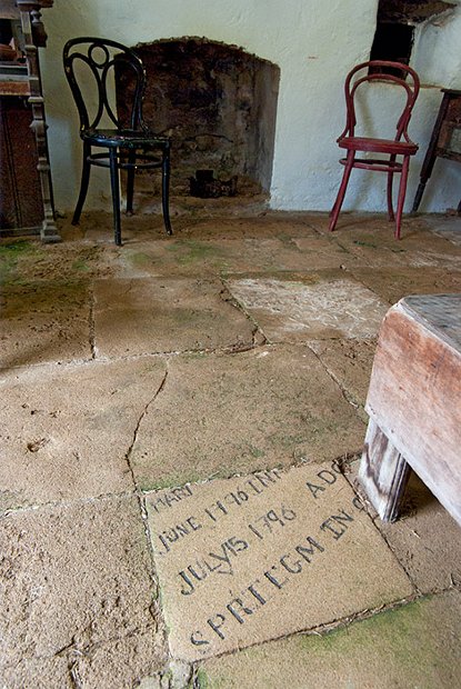 7099-Kingston---Surgeons-Quarters-Gravestone-Floor